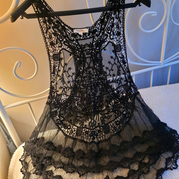 Black sheer lace and mesh lingerie - Picture 1 of 4